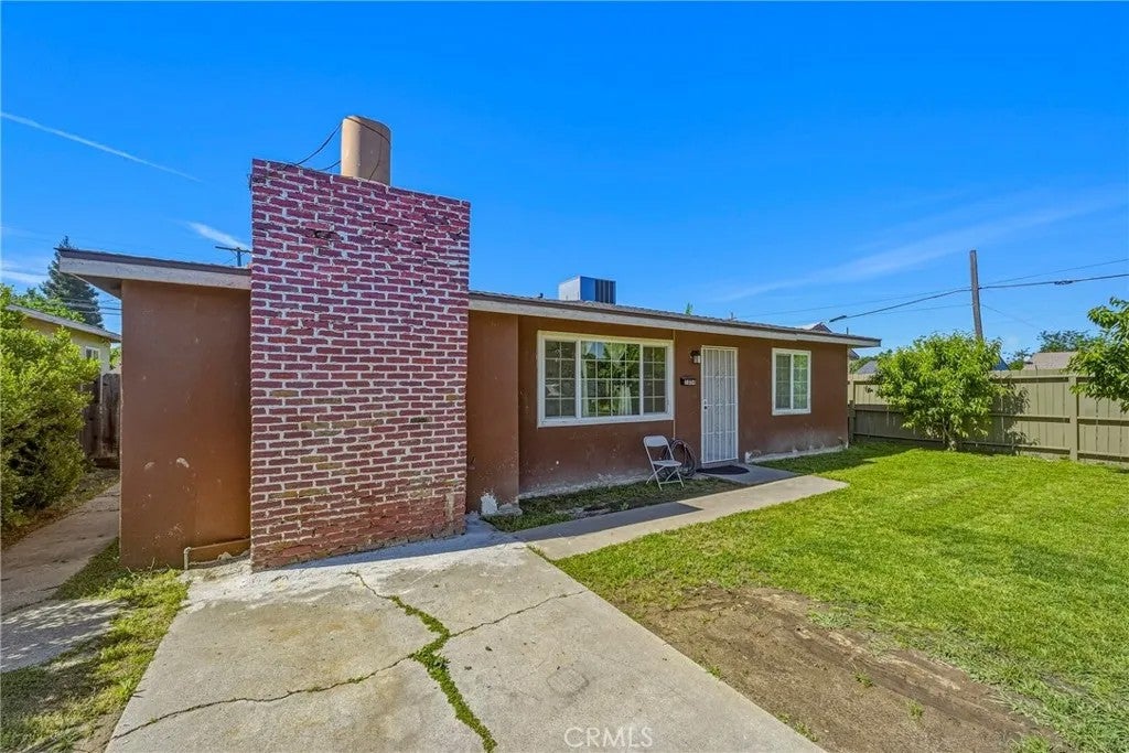 1054 W 24th
