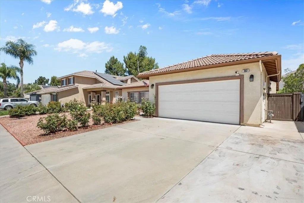 Photo of 363 Cambridge Drive, San Jacinto, CA 92583 (MLS # CV26161952)