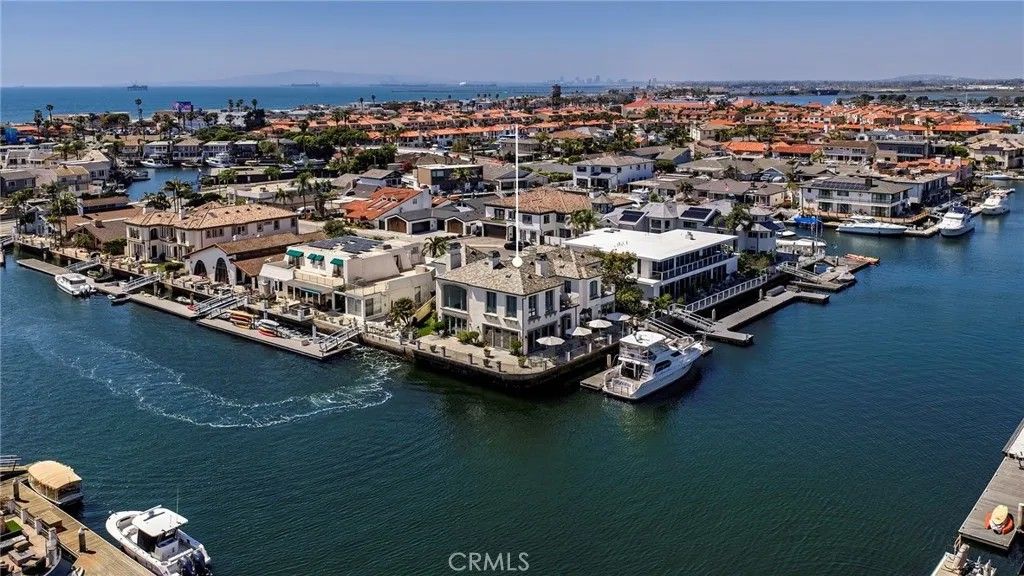 Photo of 3322 Devon Cir, Huntington Beach, CA 92649 (MLS # OC26079721)