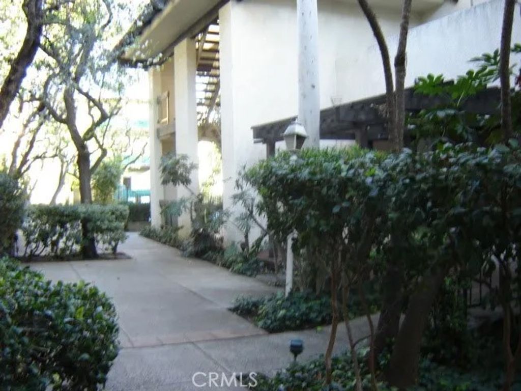 Photo of 5460 White Oak, Encino, CA 91316 (MLS # SR26095640)