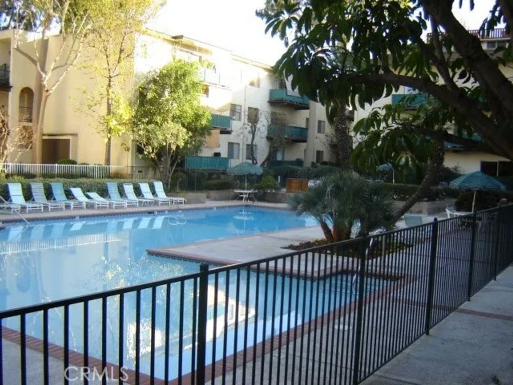 Photo of 5460 White Oak, Encino, CA 91316 (MLS # SR26095640)