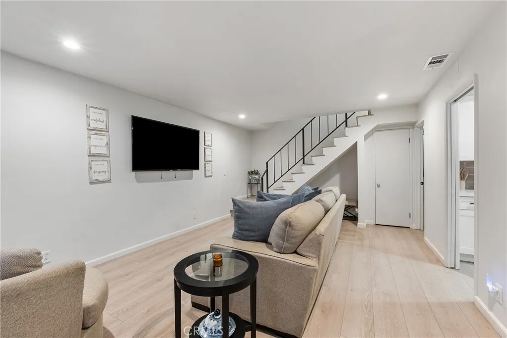 159 S Wilmington F