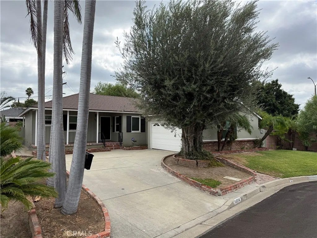 Photo of 14614 Aranza Drive, La Mirada, CA 90638 (MLS # SR26205722)