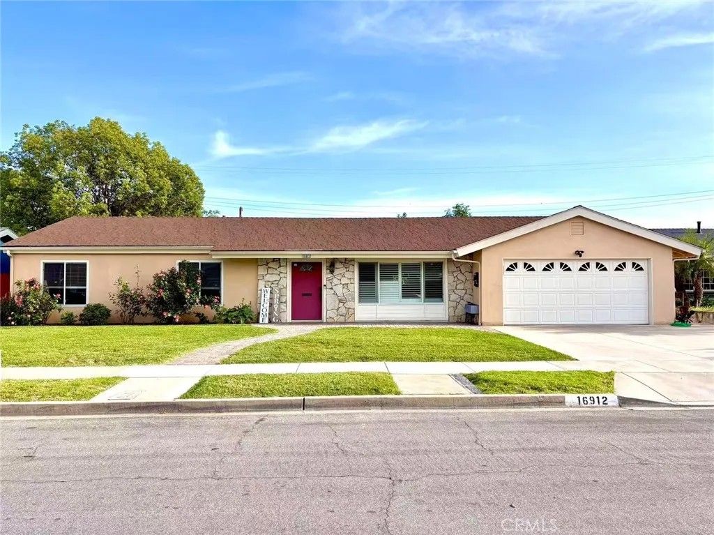 Photo of 16912 Meadowview Dr, Yorba Linda, CA 92886 (MLS # OC26085645)