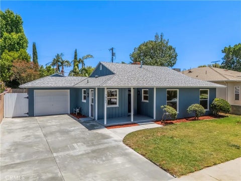 Photo of 7862 Shoshone AVE, Northridge, CA 91325 (MLS # SR26126694)