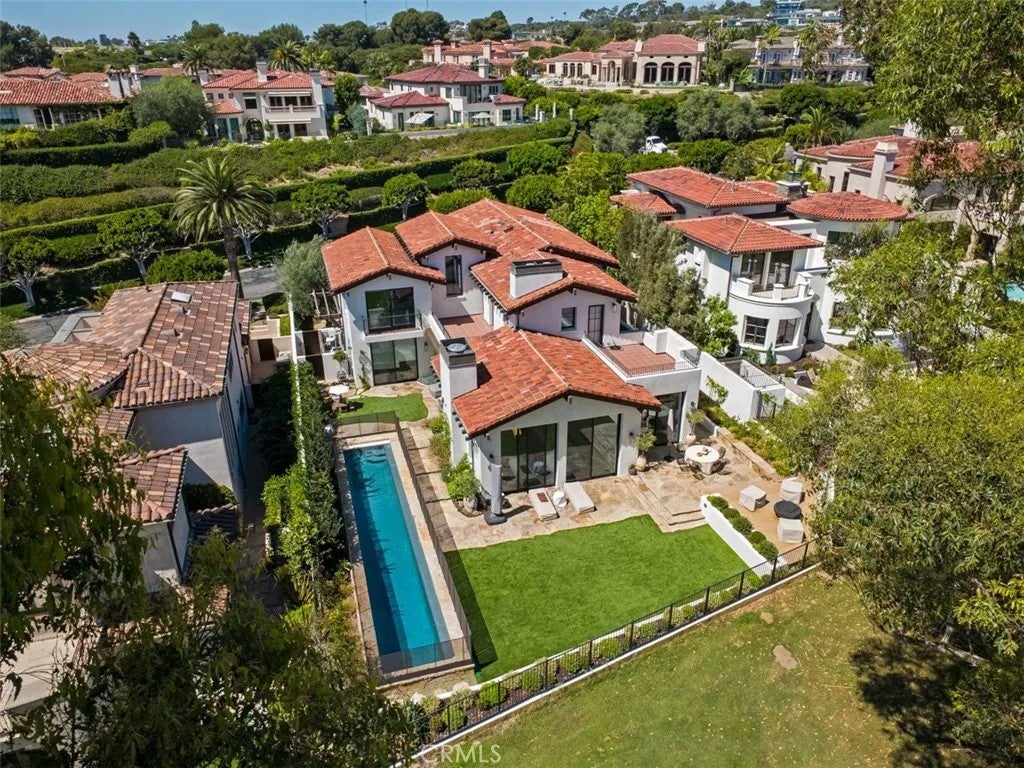 16 Pelican Point