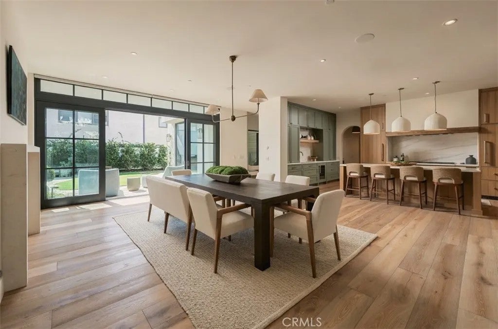 16 Pelican Point