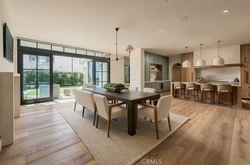16 Pelican Point