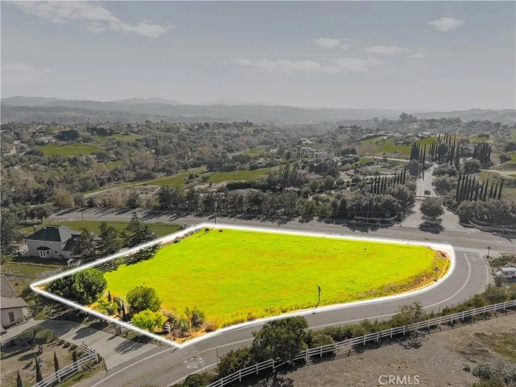 Photo of 4060 Alta Vista, Fallbrook, CA 92028 (MLS # SW25268689)