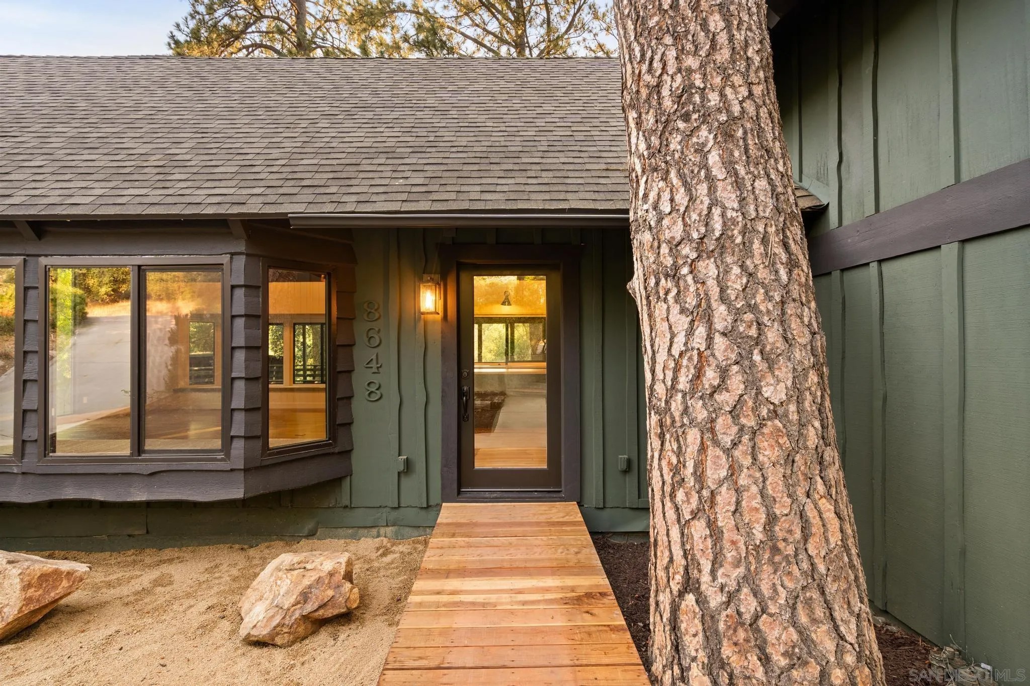 8648 Valley View Trail