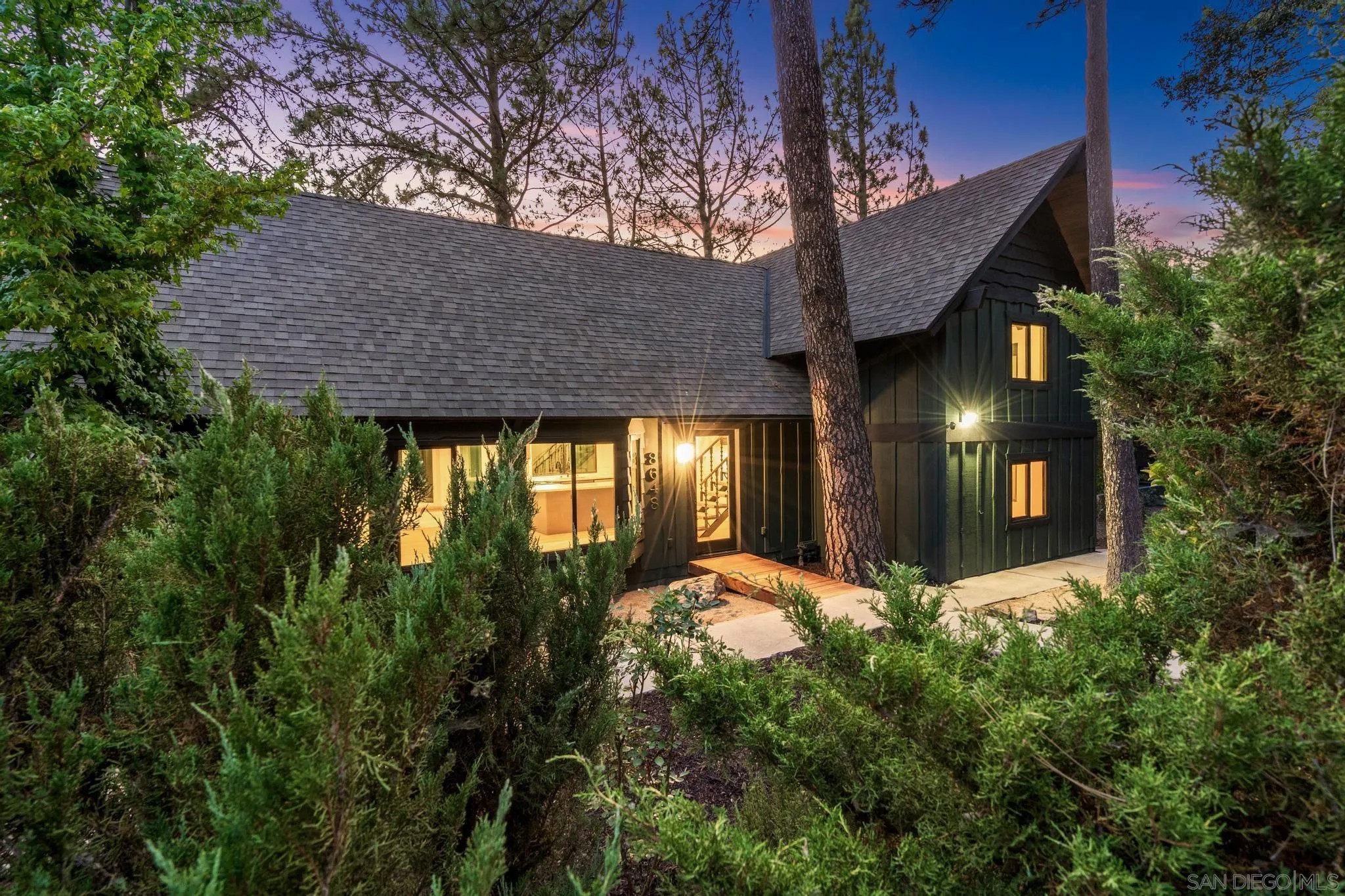 8648 Valley View Trail