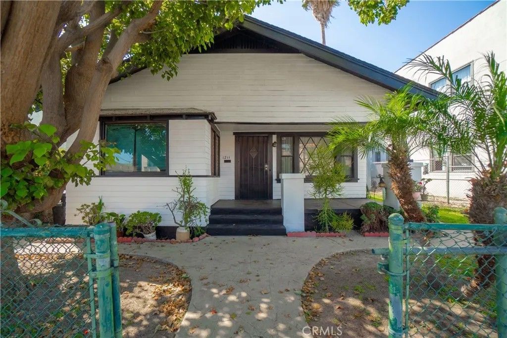 Photo of 1211 Grand Avenue, San Pedro, CA 90731 (MLS # RS26069107)