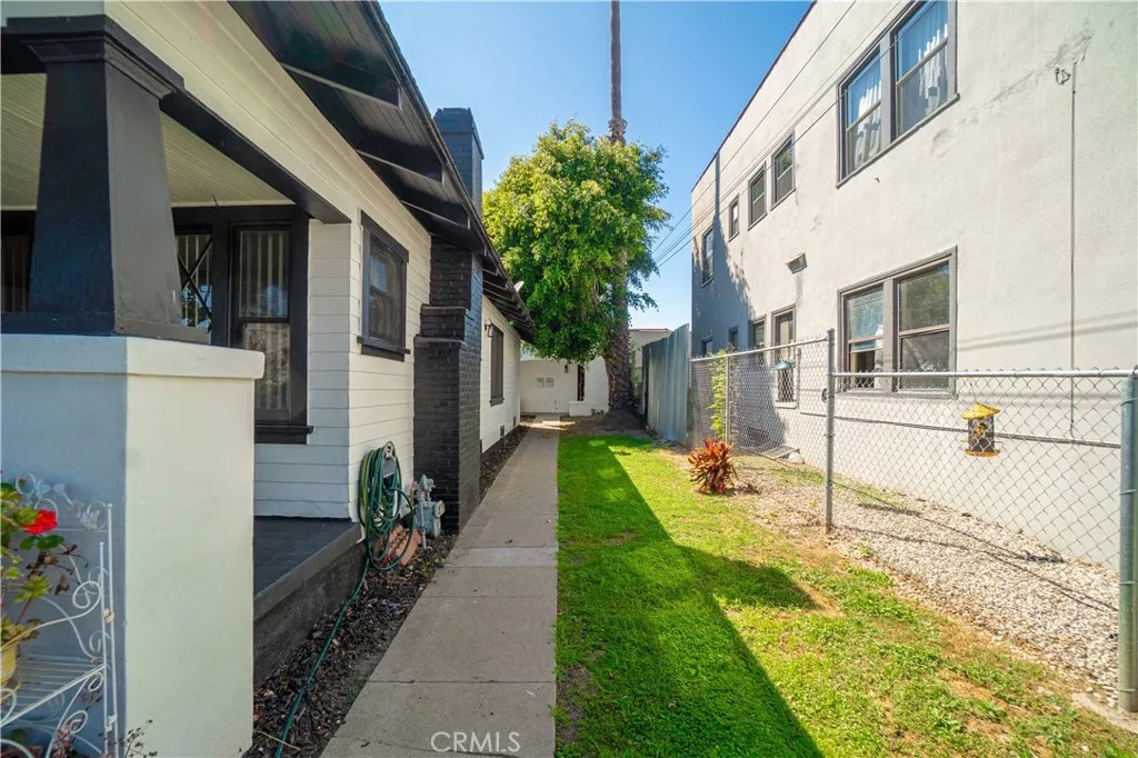 1211 Grand Avenue South