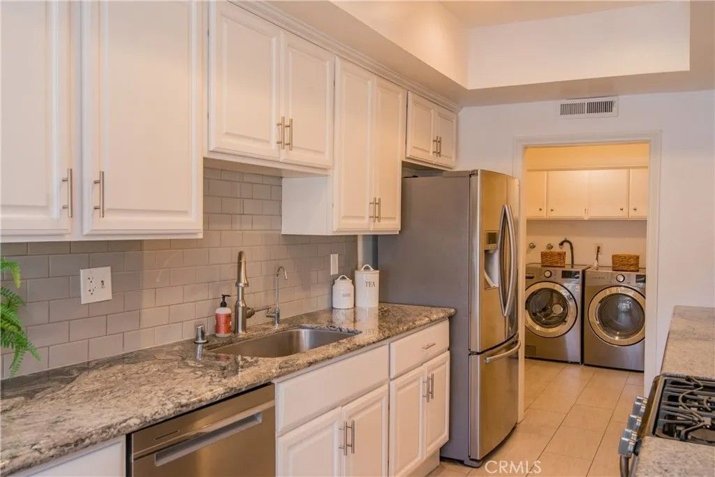 Photo of 1739 Federal Avenue #204, Los Angeles, CA 90025 (MLS # AR26085935)