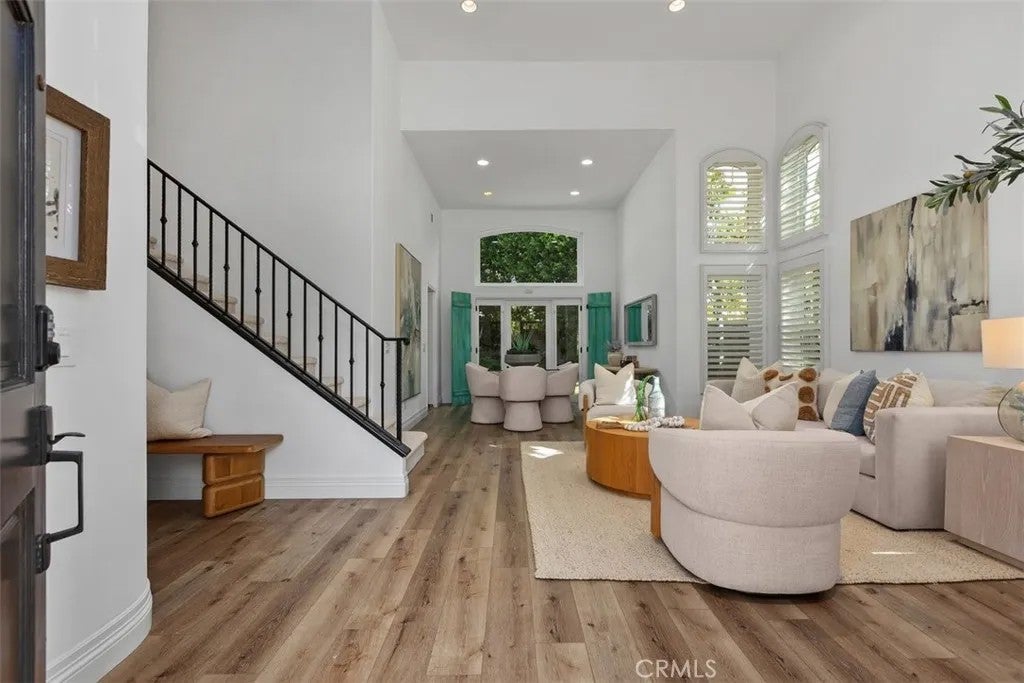 6 Larkspur Drive