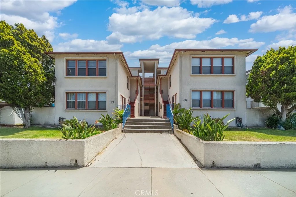 823 W 25th Street
