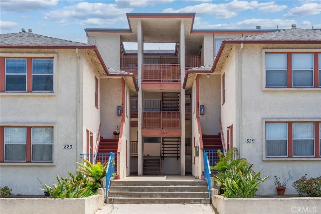 823 W 25th Street