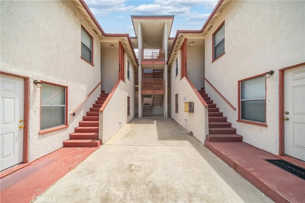 823 W 25th Street
