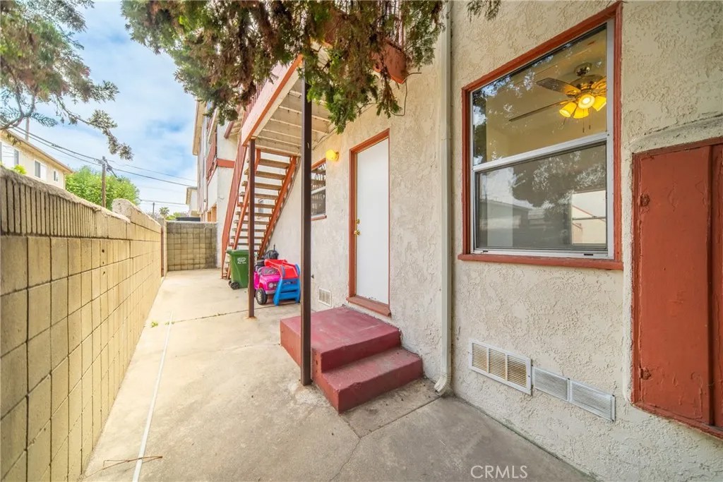 823 W 25th Street