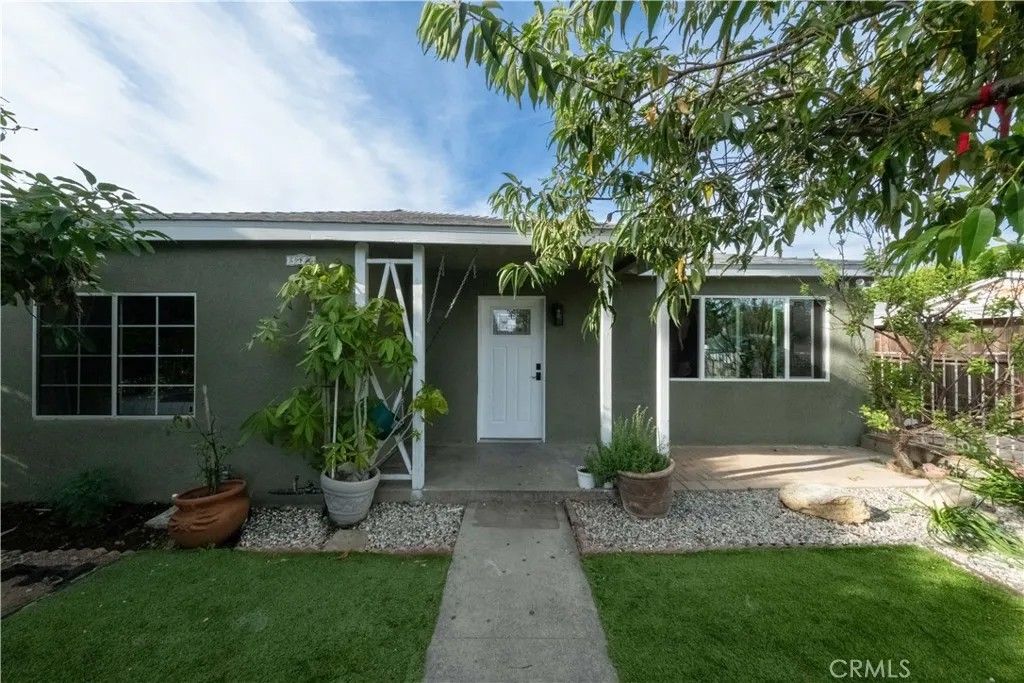 Photo of 15719 Romar Street, North Hills, CA 91343 (MLS # SR26104346)