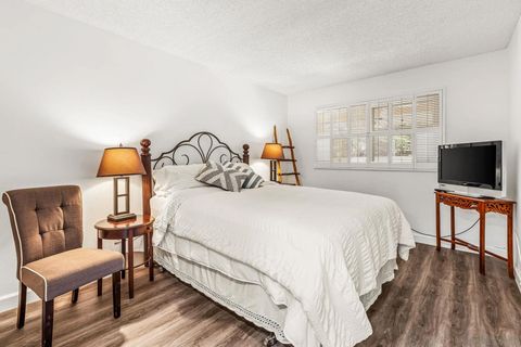 Tiny photo for 1261 La Mirada Ave, Escondido, CA 92026 (MLS # 250043092)