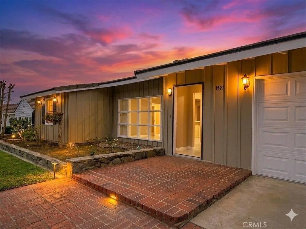 Photo of 1747 Oakwood Avenue, Arcadia, CA 91006 (MLS # AR26071940)