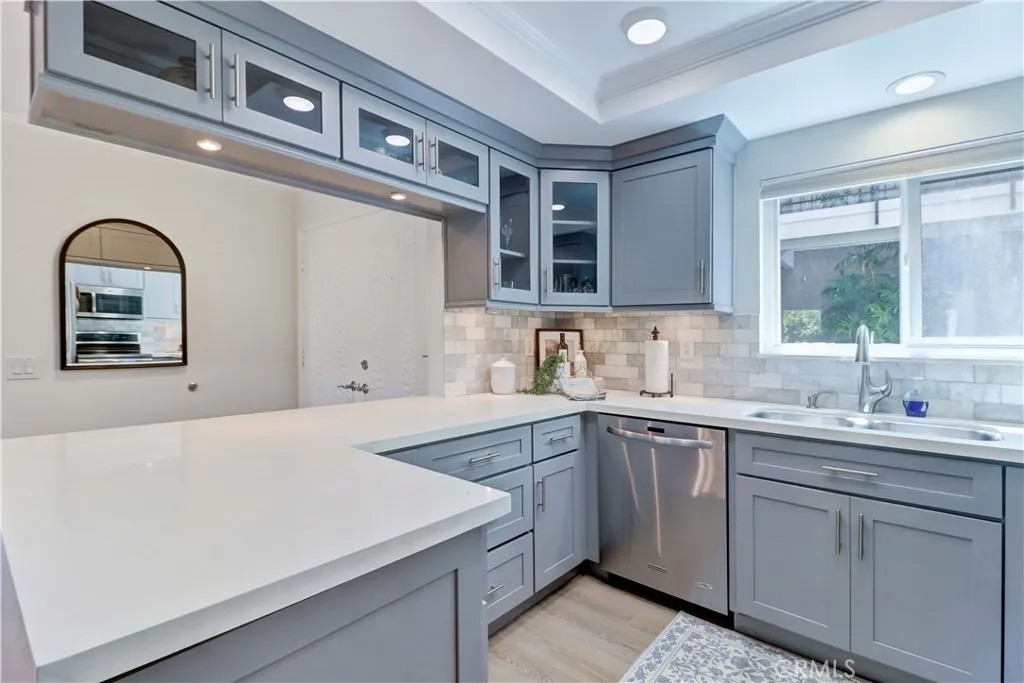 2405 Via Mariposa West 1H