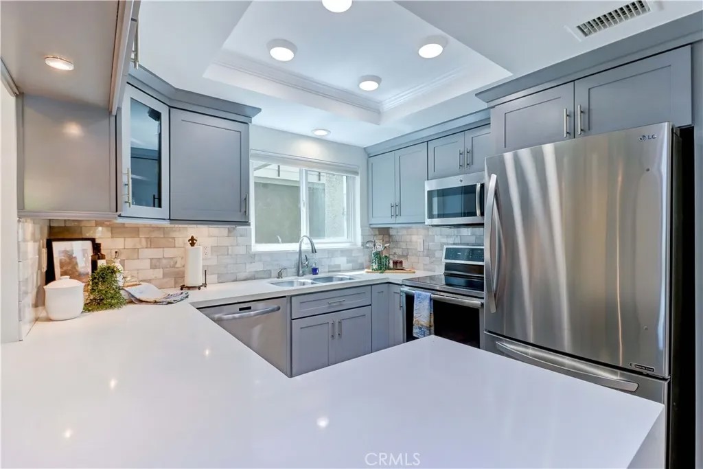 2405 Via Mariposa West 1H