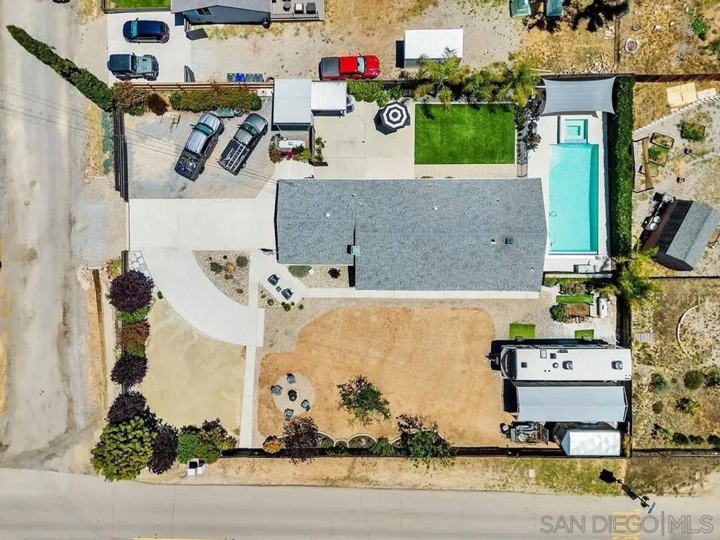 Photo of 1852 el Cajon Ln, Ramona, CA 92065 (MLS # 260012258)