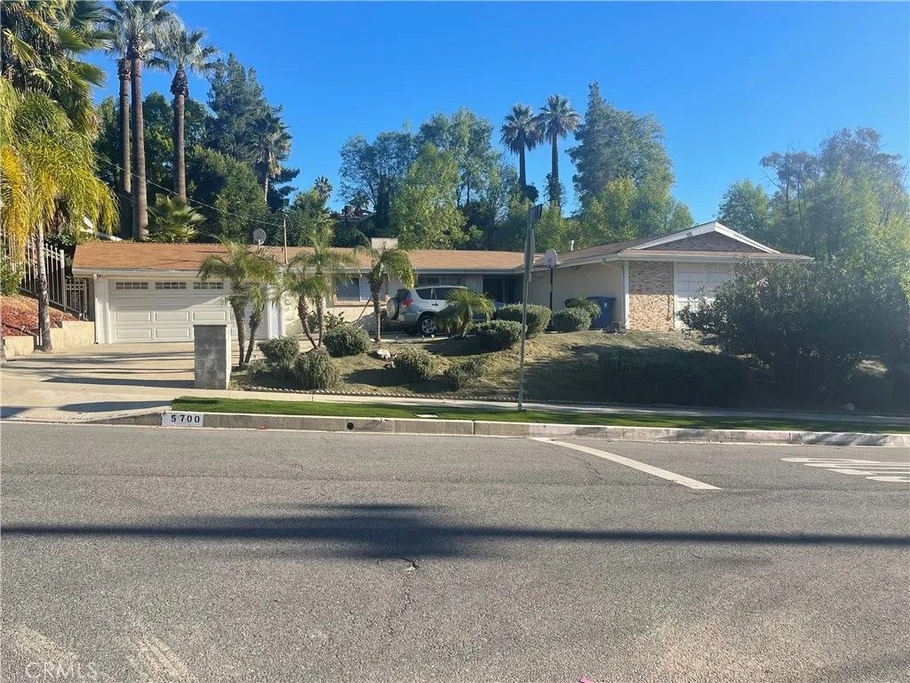 Photo of 5700 Kelvin, Woodland Hills, CA 91367 (MLS # SR25272761)