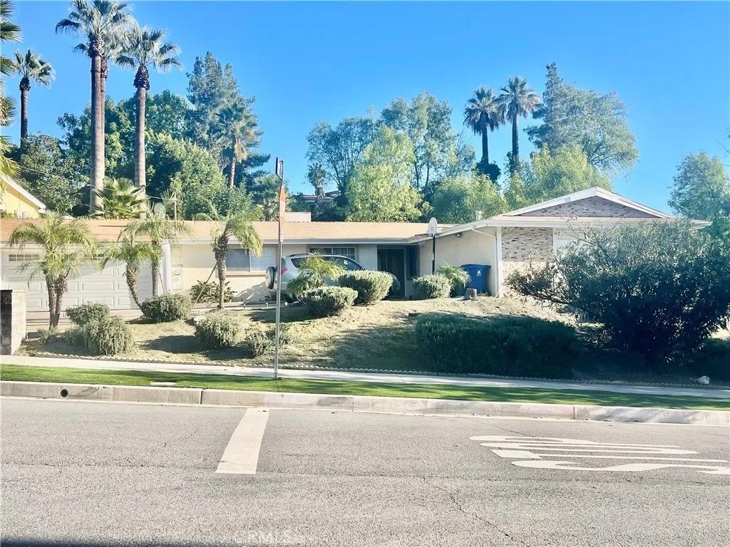 Photo of 5700 Kelvin, Woodland Hills, CA 91367 (MLS # SR25272761)
