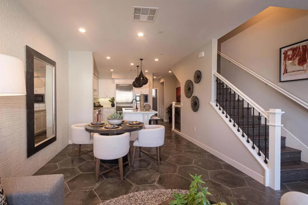 1109 Hibiscus Way