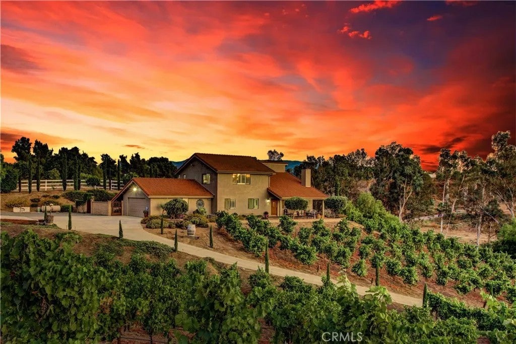 Photo of 40995 Via Fernando, Temecula, CA 92592 (MLS # SW26072832)