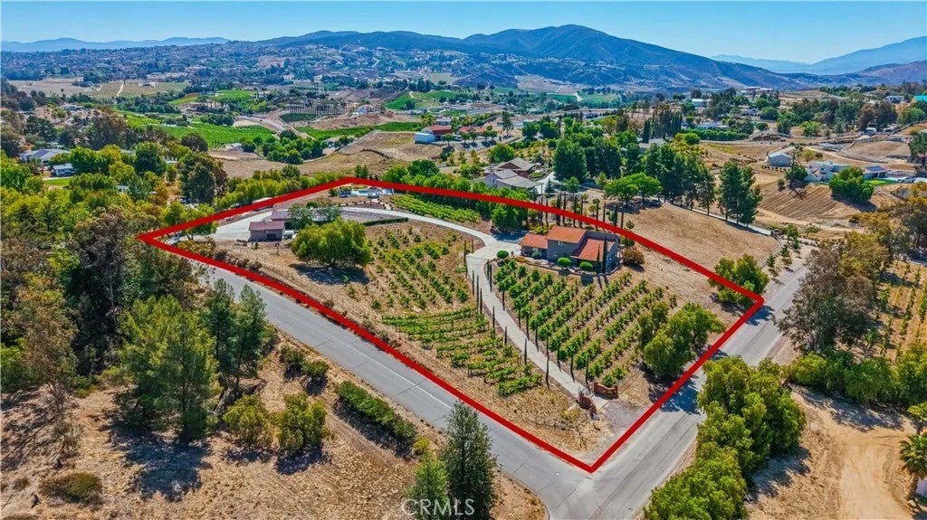 Photo of 40995 Via Fernando, Temecula, CA 92592 (MLS # SW26072832)