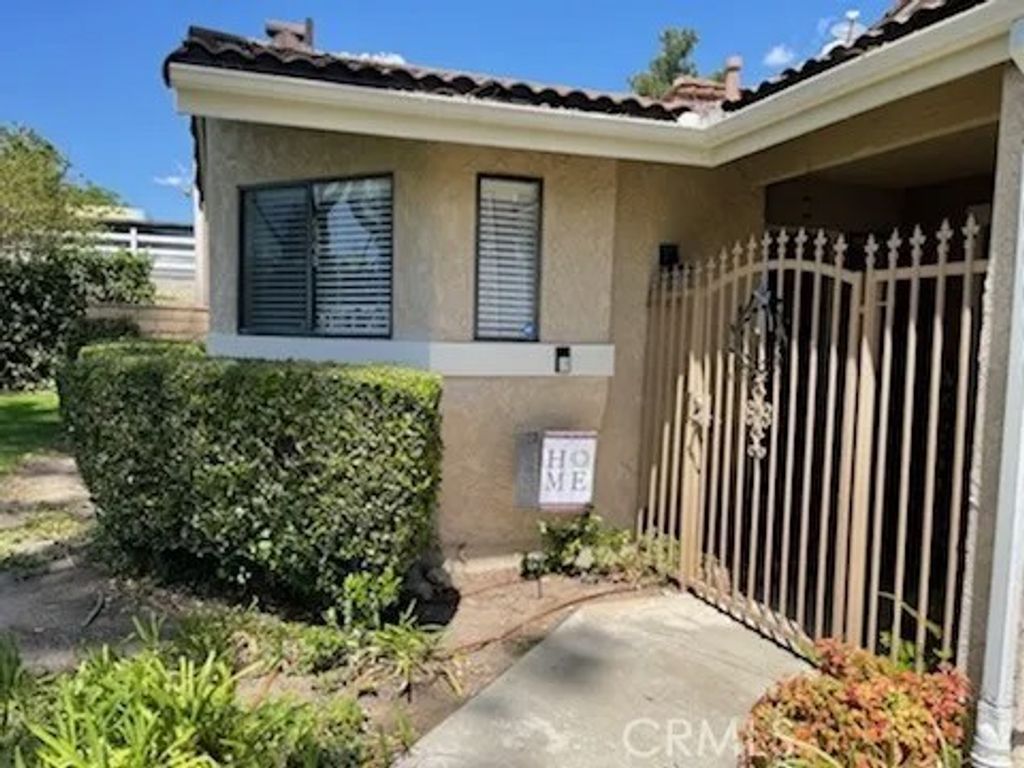 Photo of 8402 Cedarwood Ln, Rancho Cucamonga, CA 91730 (MLS # TR25278940)