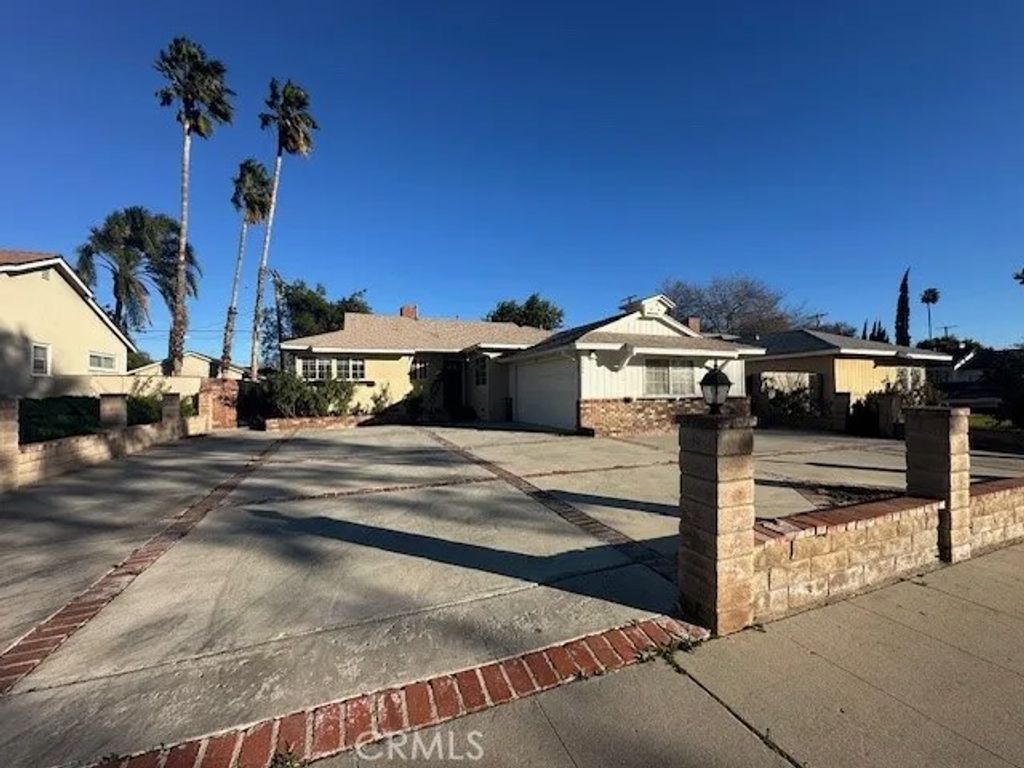 Photo of 7754 Loma Verde, Canoga Park, CA 91304 (MLS # SR26010907)