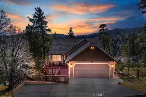 Photo of 26520 Walnut Hills Drive, Lake Arrowhead, CA 92352 (MLS # IG26025848)