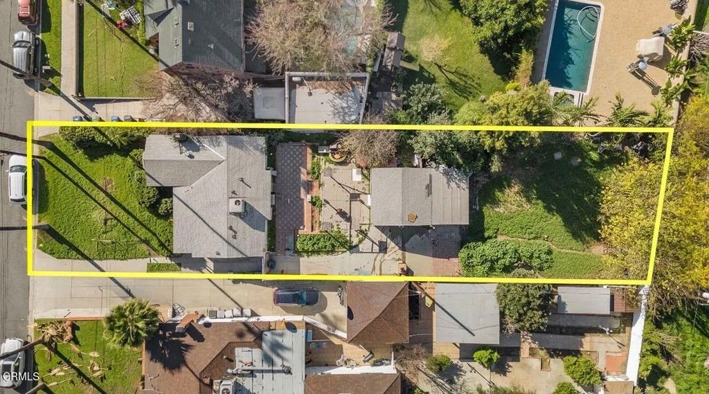 Photo of 1023 E Elmwood Avenue, Burbank, CA 91501 (MLS # P1-25581)