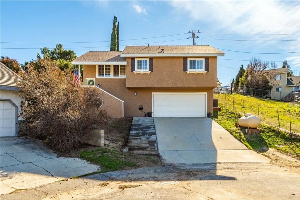 Photo of 15152 Ojibwa Place, Lake Hughes, CA 93532 (MLS # SR26008959)