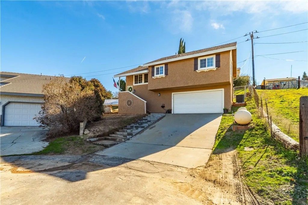 Photo of 15152 Ojibwa Place, Lake Hughes, CA 93532 (MLS # SR26008959)