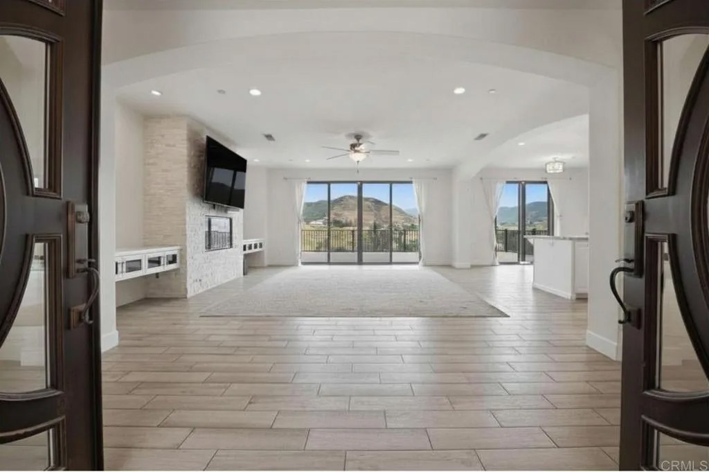 1910 Harbison Canyon Rd