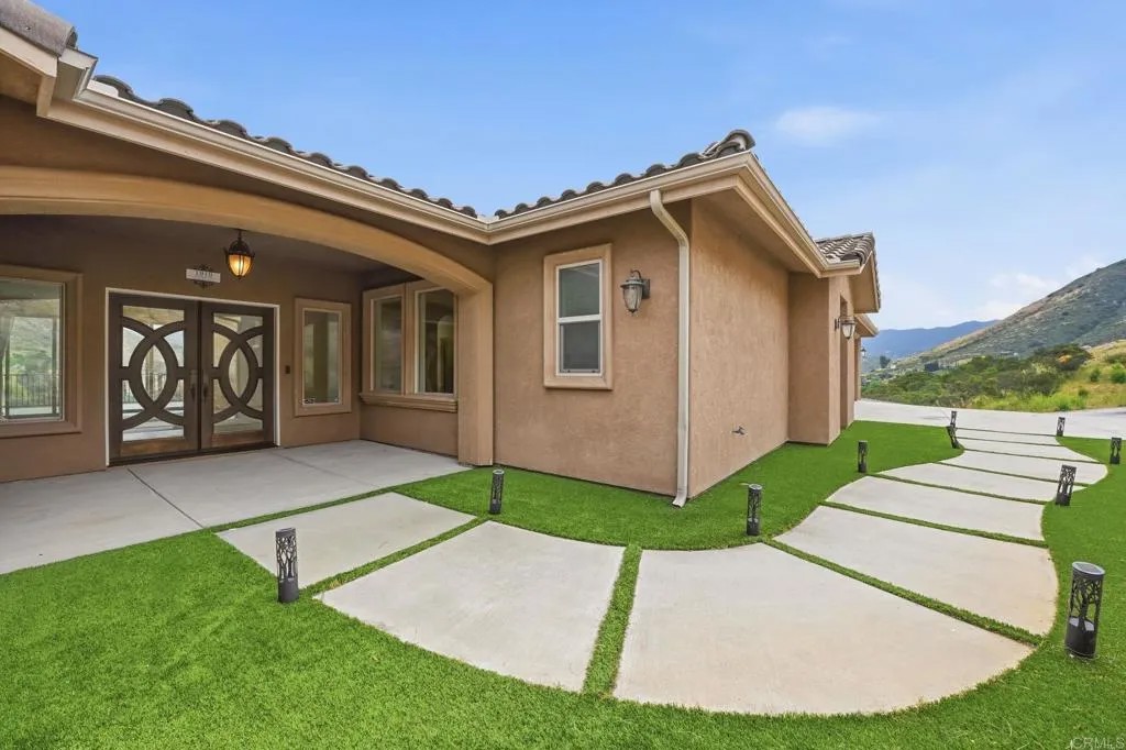 1910 Harbison Canyon Rd