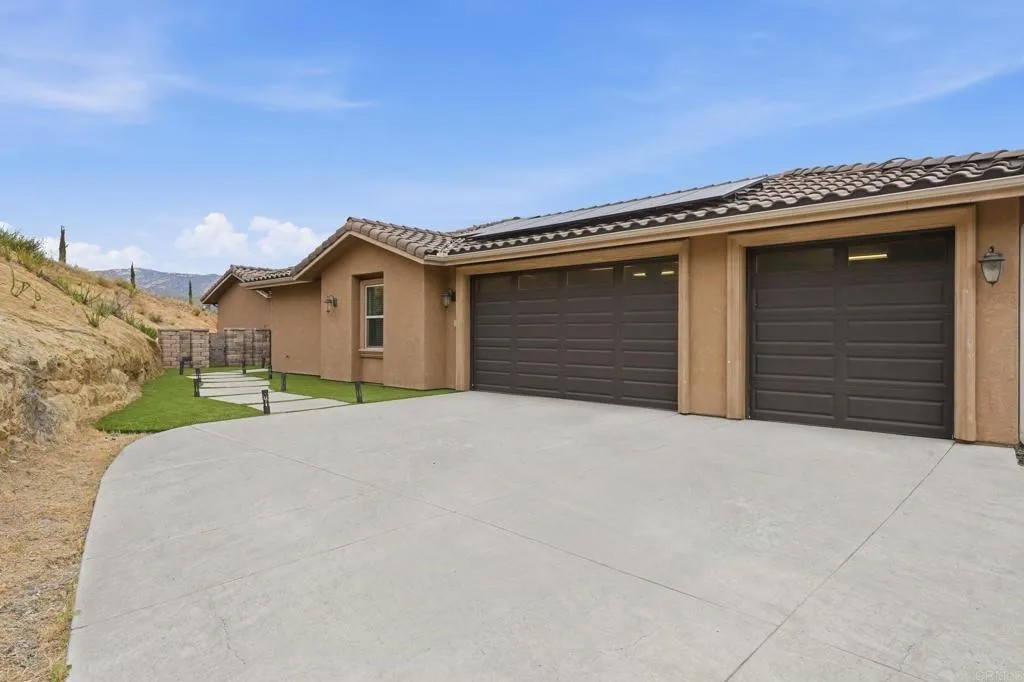 1910 Harbison Canyon Rd