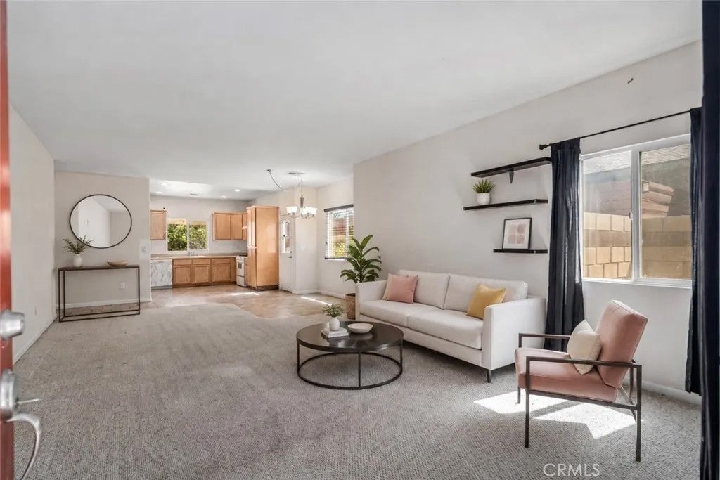 1315 W Avenue I