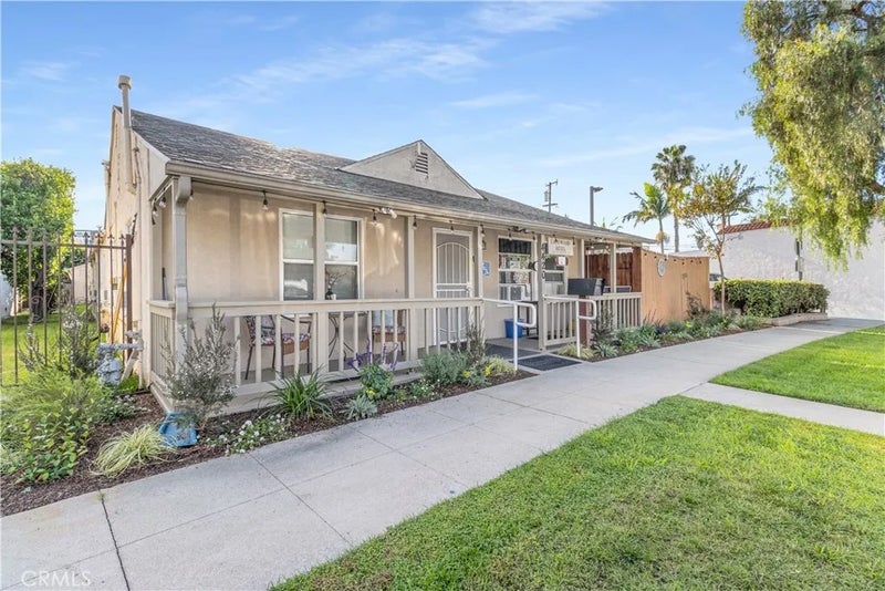 4420-4408 E Greenmeadow