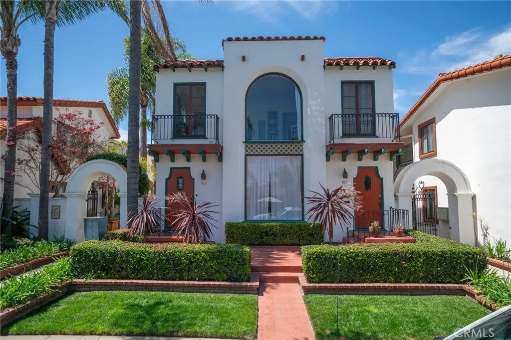 Photo of 815 Roswell Avenue, Long Beach, CA 90804 (MLS # OC26201335)