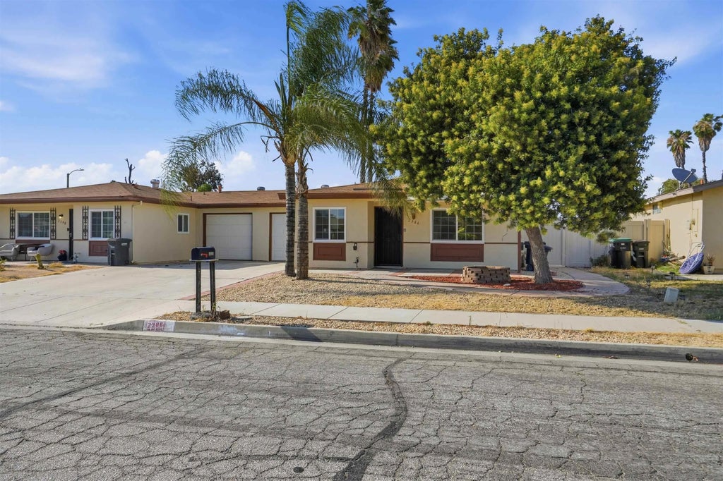 Photo of 2386 San Bernardo Ave, Hemet, CA 92545 (MLS # 260014386)