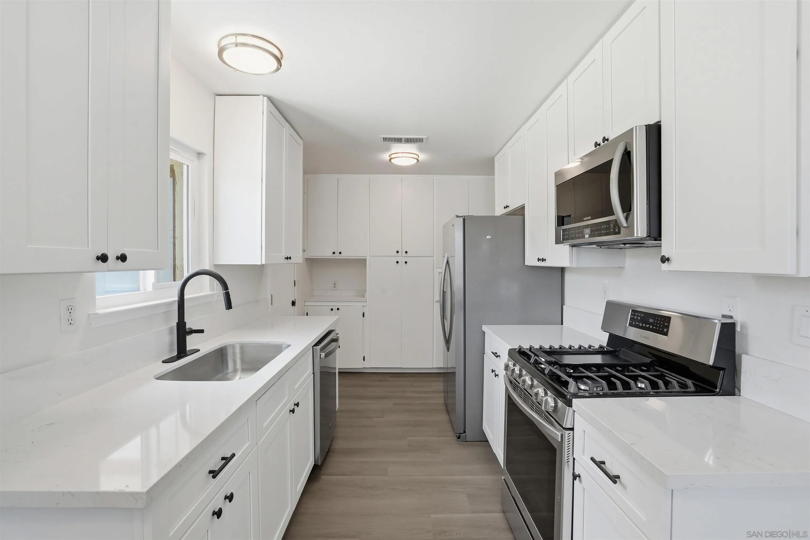 2386 San Bernardo Ave