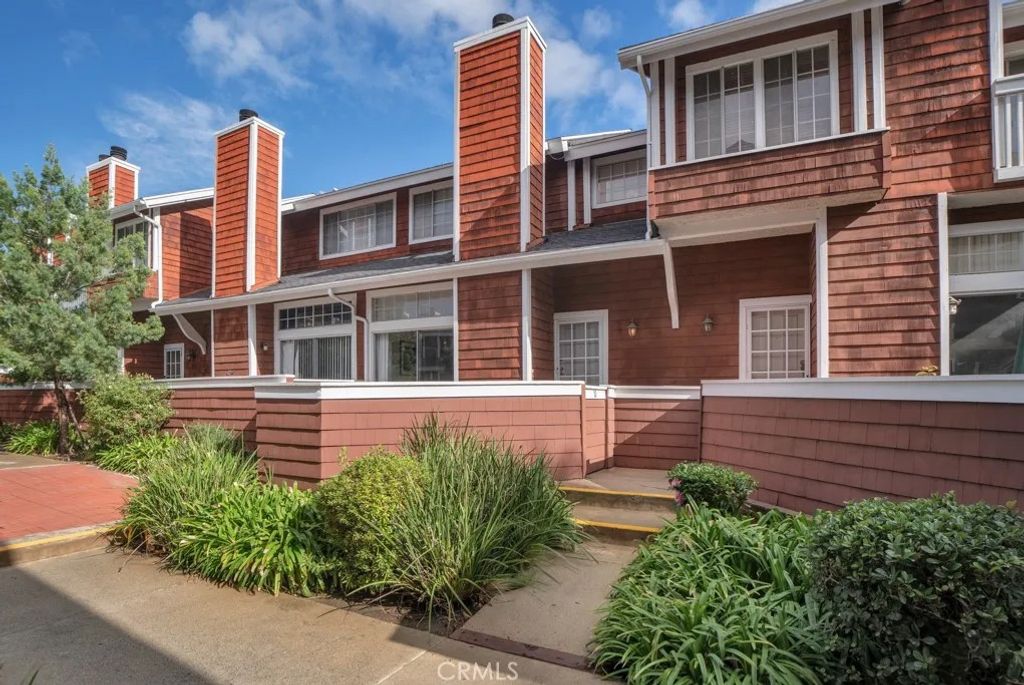 Photo of 19431 Sherman Way #10, Reseda, CA 91335 (MLS # SR25267338)