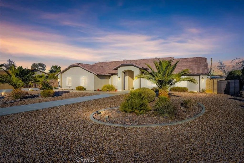 Photo of 14305 Bochee Rd, Apple Valley, CA 92307 (MLS # HD26015169)